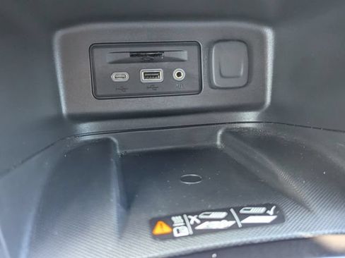 Used 2023 Chevrolet Equinox Premier FWD image 26