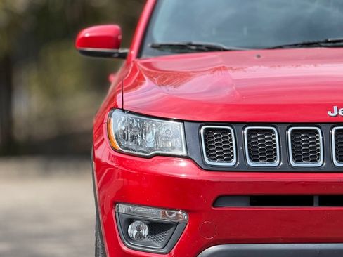 Used 2018 Jeep Compass Latitude FWD image 4