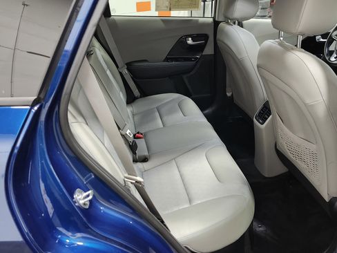 Used 2020 Kia Niro Touring image 17