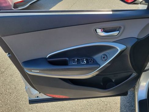 Used 2018 Hyundai Santa Fe SE FWD image 13