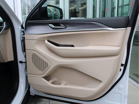 New 2025 Jeep Grand Cherokee Limited image 22