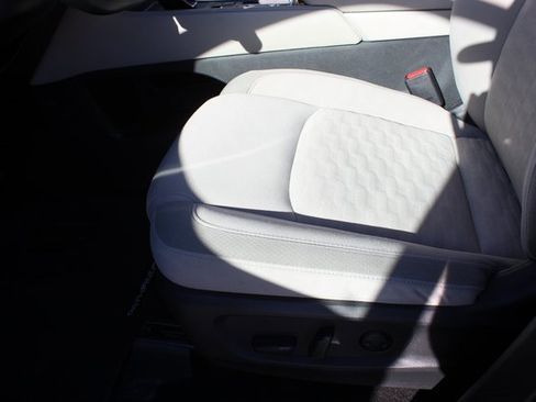 Used 2023 Nissan Pathfinder SV image 36