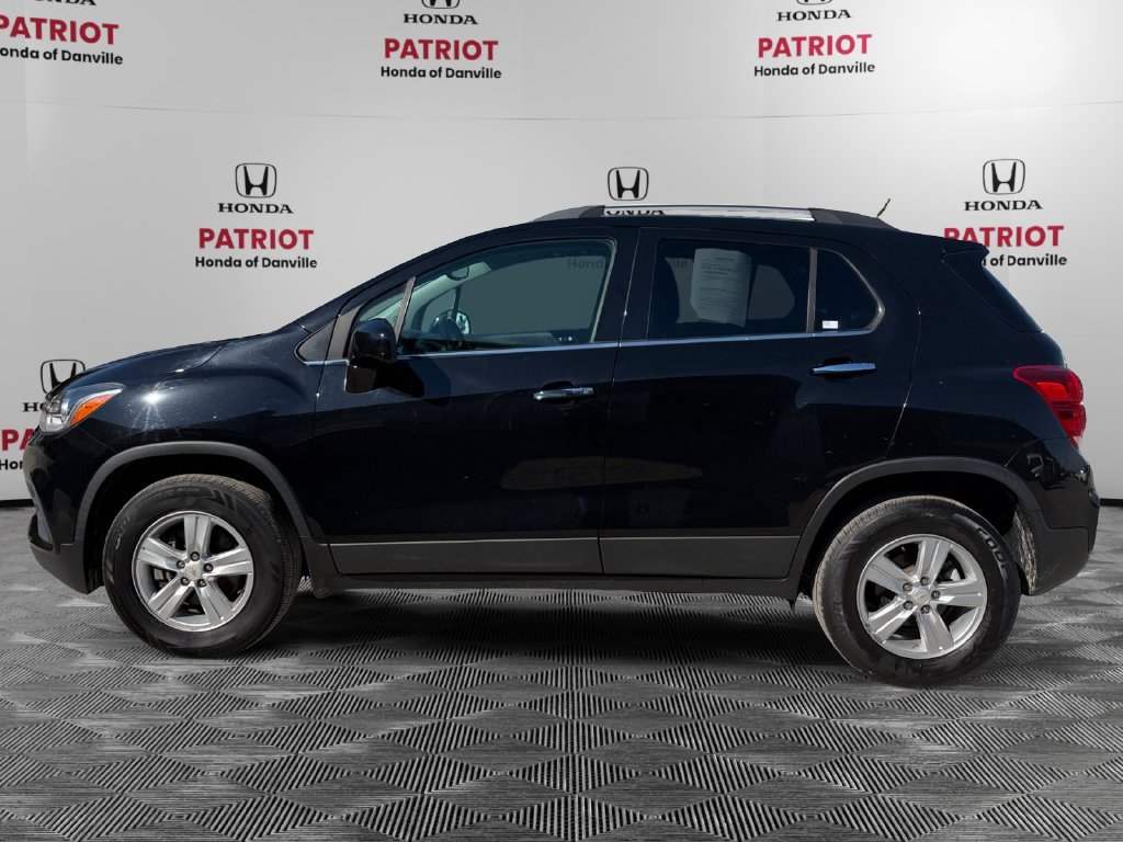 Used 2020 Chevrolet Trax LT w/ LT Convenience Package AWD/4WD image 3
