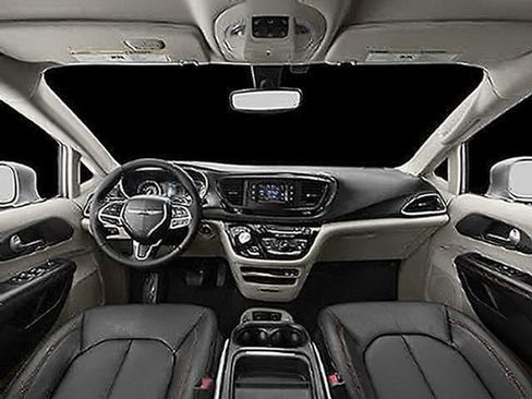 Used 2017 Chrysler Pacifica Touring-L Plus w/ Advanced Safetytec Group FWD image 38