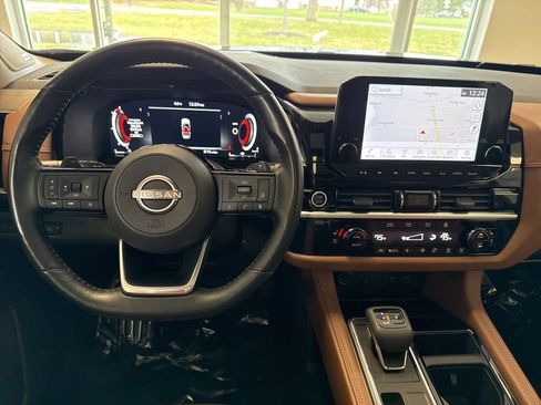 Used 2023 Nissan Pathfinder Platinum AWD/4WD image 18
