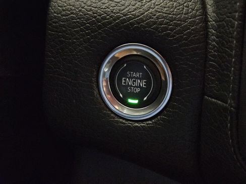 Used 2021 GMC Yukon XL Denali w/ Denali Premium Package RWD image 16