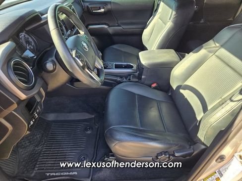 Used 2019 Toyota Tacoma TRD Off-Road AWD/4WD image 10