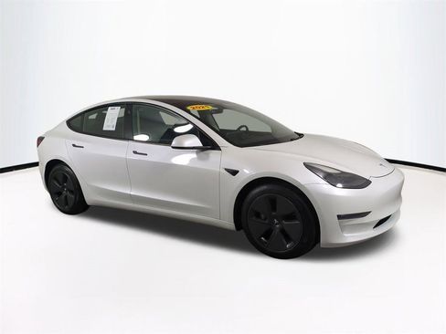 Used 2021 Tesla Model 3 Standard Range Plus image 2
