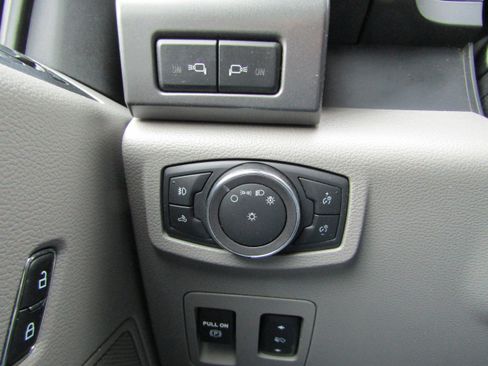Used 2018 Ford F150 XLT w/ Equipment Group 302A Luxury AWD/4WD image 19
