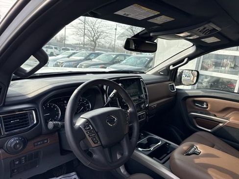 Used 2022 Nissan Titan Platinum Reserve w/ Moonroof Package image 10