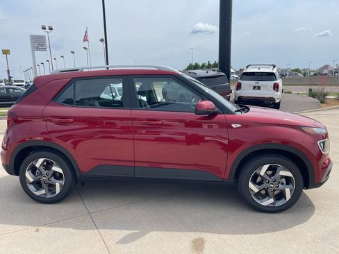 New 2025 Hyundai Venue Limited image 6