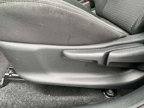 Used 2018 Nissan Versa SV FWD image 15