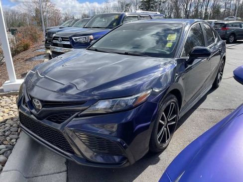 Used 2021 Toyota Camry SE w/ Convenience Package image 1