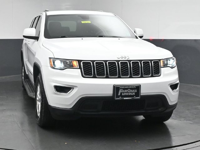 Used 2020 Jeep Grand Cherokee Laredo w/ Security & Convenience Group AWD/4WD image 2