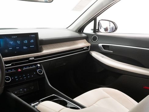 Used 2025 Hyundai Sonata SEL FWD image 11