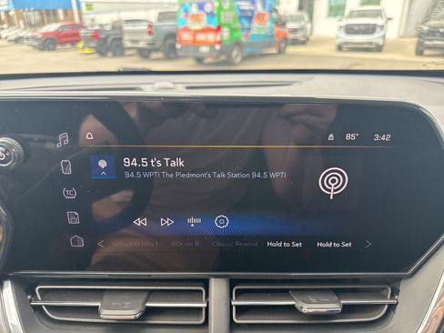 Used 2024 Chevrolet Trax ACTIV image 17