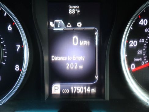 Used 2015 Toyota Camry SE FWD image 18