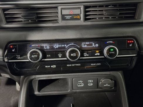 Certified 2025 Honda Pilot Touring image 15