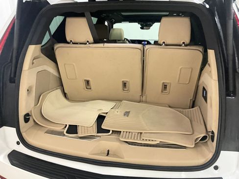 Used 2023 Cadillac Escalade Premium Luxury AWD/4WD image 27