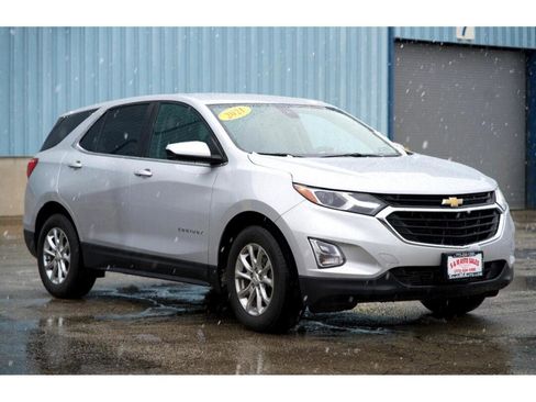 Used 2021 Chevrolet Equinox LT image 3