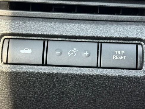 Used 2025 Nissan Altima 2.5 SV FWD image 19