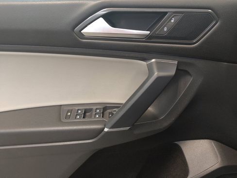 Used 2018 Volkswagen Tiguan SE FWD image 27