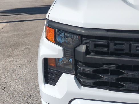 Used 2022 Chevrolet Silverado 1500 Custom image 9
