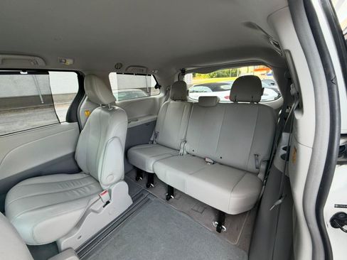 Used 2013 Toyota Sienna XLE FWD image 24