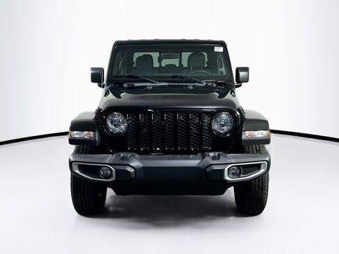 Used 2023 Jeep Gladiator Sport AWD/4WD image 2