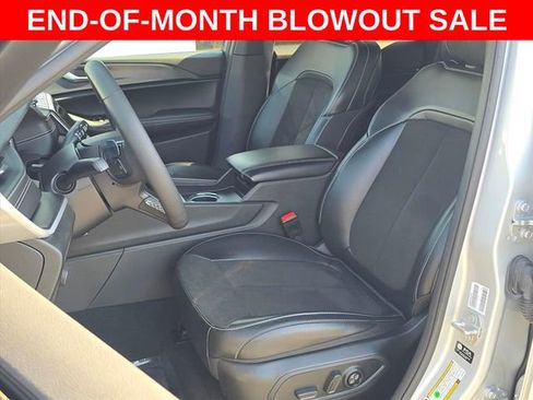 Used 2025 Jeep Grand Cherokee Altitude image 22