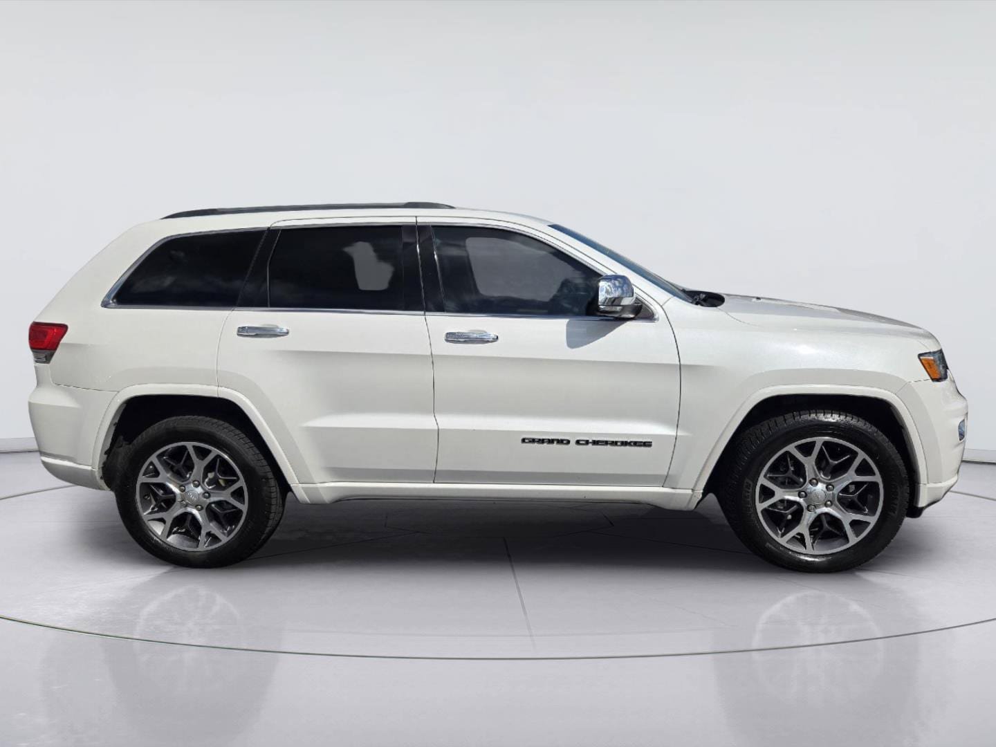 Used 2019 Jeep Grand Cherokee Overland RWD image 4