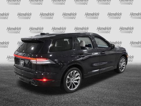 Used 2025 Lincoln Aviator AWD w/ Jet Appearance Package image 9