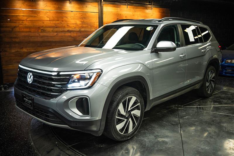 Used 2025 Volkswagen Atlas SE FWD image 2