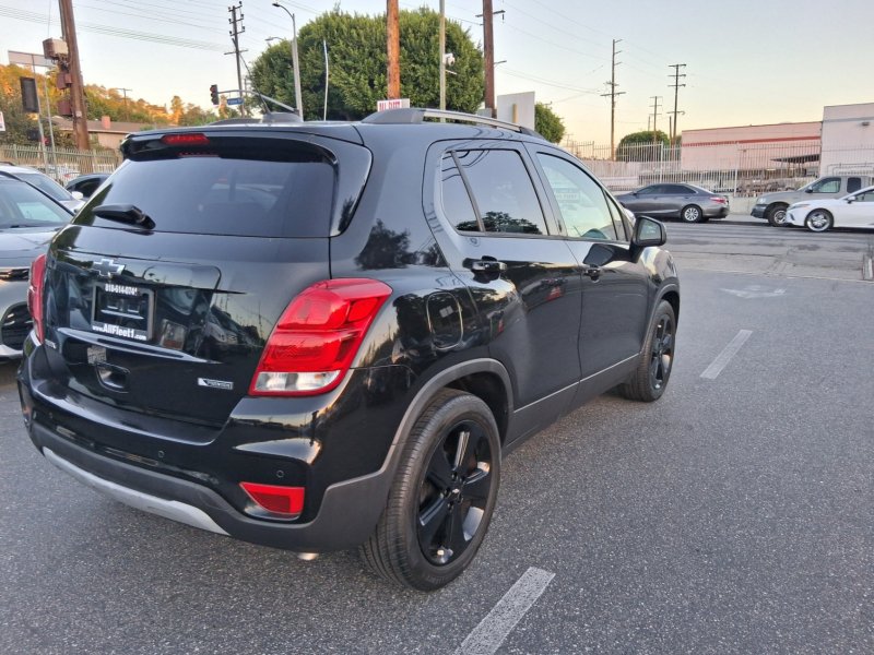 Used 2018 Chevrolet Trax Premier w/ Midnight Edition FWD image 6