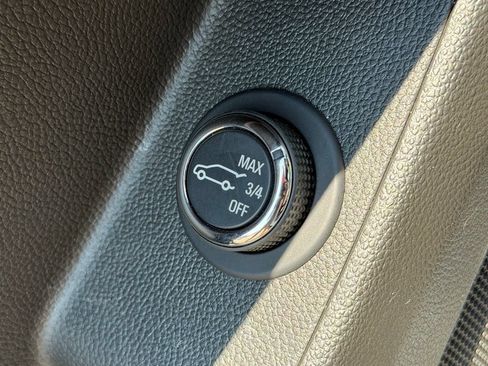 Used 2023 Chevrolet Traverse LT AWD/4WD image 9