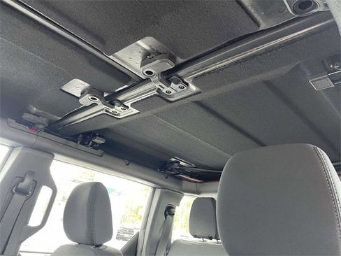 New 2025 Ford Bronco 4-Door image 7