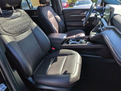 Used 2025 Ford Explorer Platinum w/ LUX Leather Package image 32