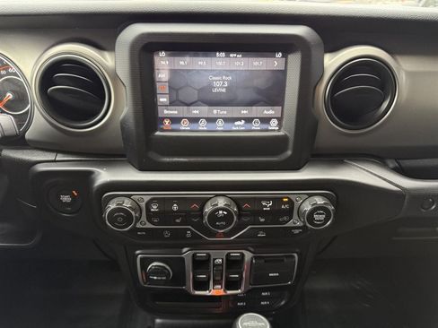Used 2020 Jeep Gladiator Sport w/ Quick Order Package 24S AWD/4WD image 27