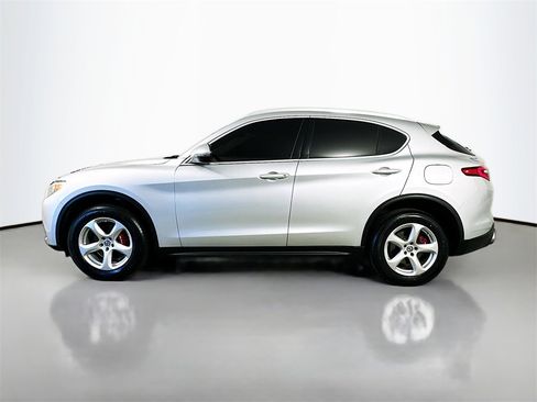Used 2019 Alfa Romeo Stelvio image 4