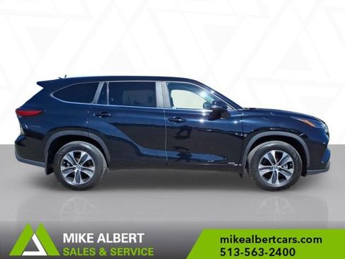 Used 2023 Toyota Highlander XLE image 8