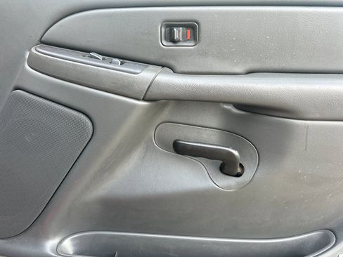 Used 2004 Chevrolet Silverado 2500 LS image 17