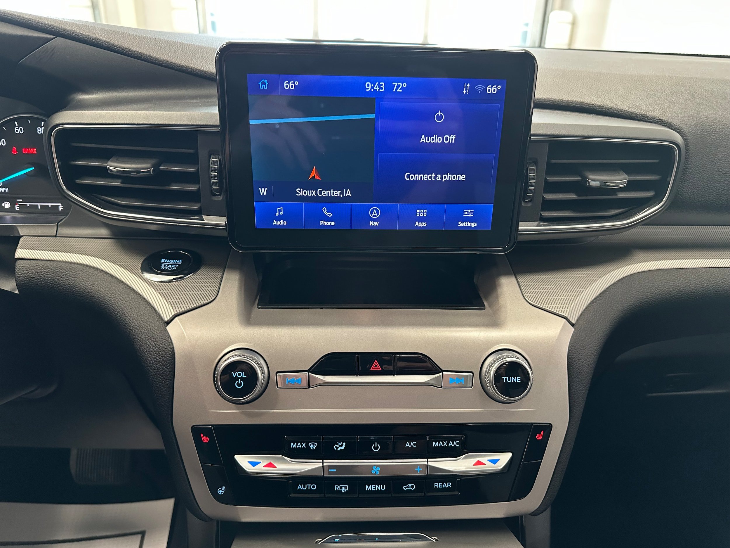 Used 2024 Ford Explorer XLT w/ Equipment Group 202A AWD/4WD image 19