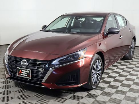 Used 2024 Nissan Altima 2.5 SV AWD/4WD image 5