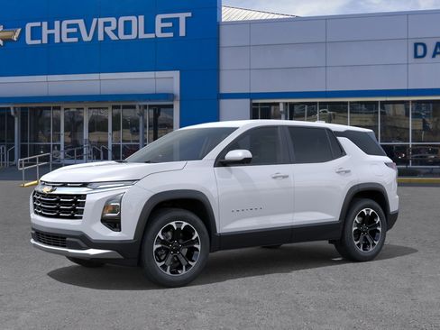 New 2026 Chevrolet Equinox LT w/ Convenience Package II FWD image 2