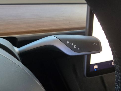 Used 2024 Tesla Model Y 2WD image 23