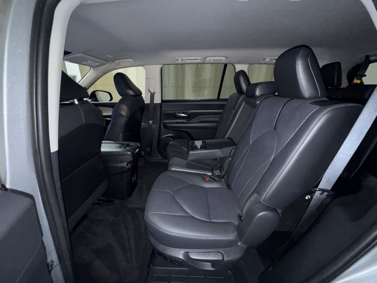 Used 2024 Toyota Grand Highlander AWD image 29