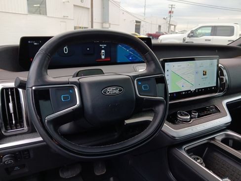Used 2025 Ford Expedition Tremor AWD/4WD image 16