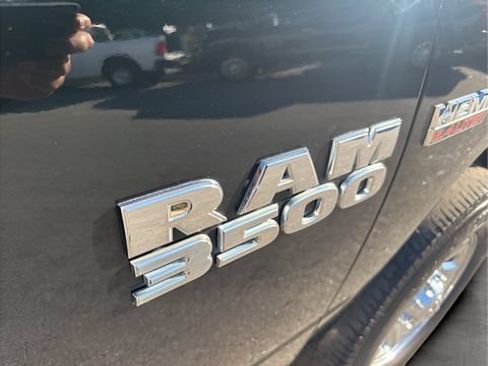 Used 2018 RAM 3500 SLT w/ Snow Chief Group AWD/4WD image 8