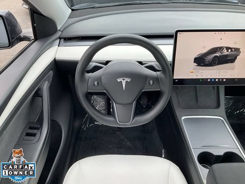 Used 2022 Tesla Model Y Long Range AWD/4WD image 39
