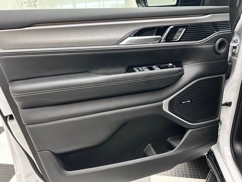 New 2026 Jeep Grand Wagoneer L 4WD image 10